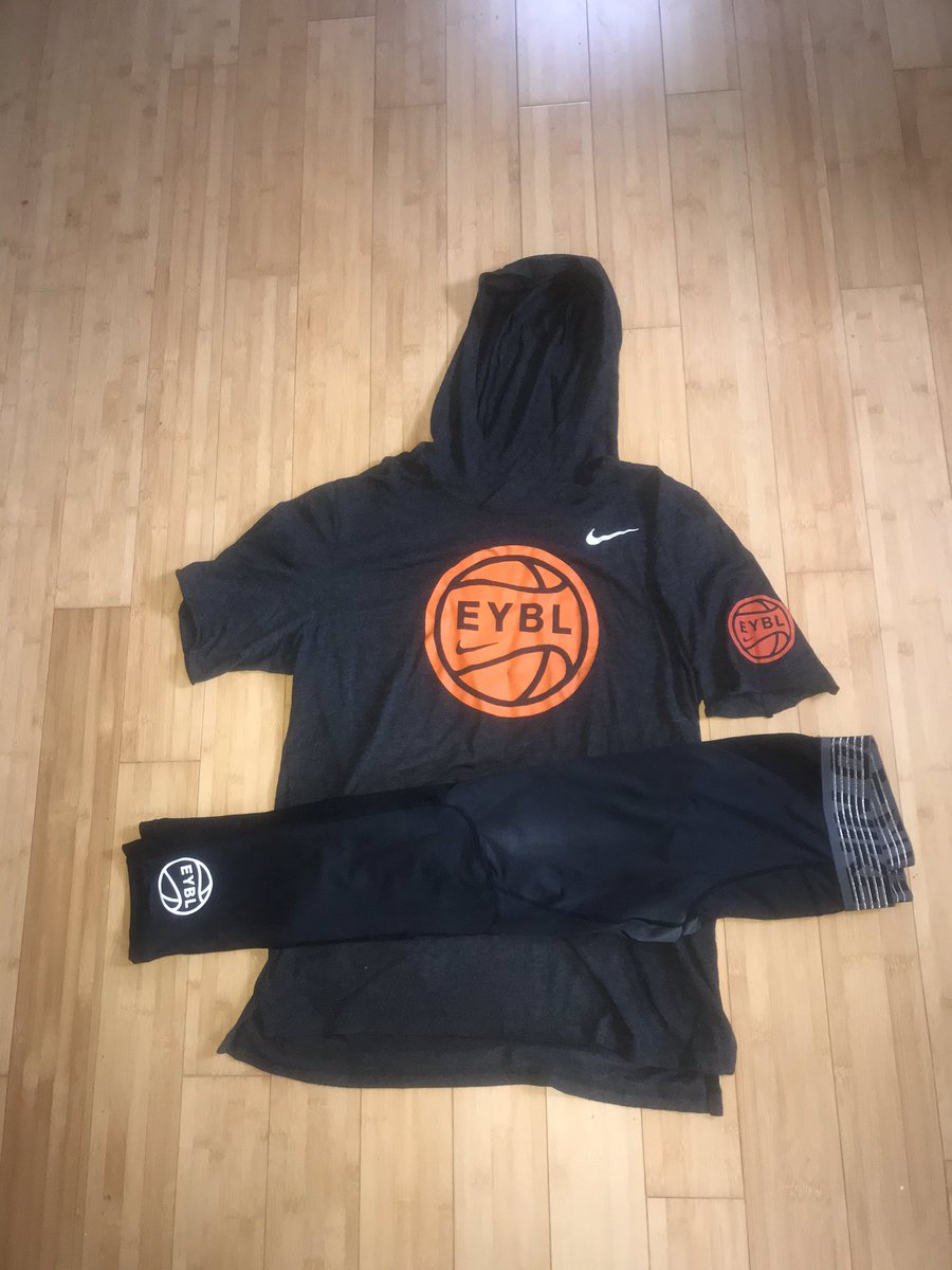 thecircuitgear's tweet photo. Nike EYBL Bundle Sz Large SEND ME YOUR OFFERS IF INTERESTED IN PURCHASING #eybl #uaa #adidasgauntlet #adidasuprising https://t.co/blLIo5eK7L