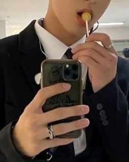 Juyeon's pretty handsa very important thread!