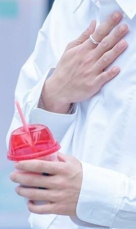 Juyeon's pretty handsa very important thread!