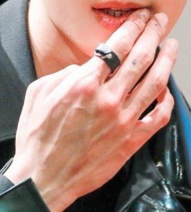 Juyeon's pretty handsa very important thread!