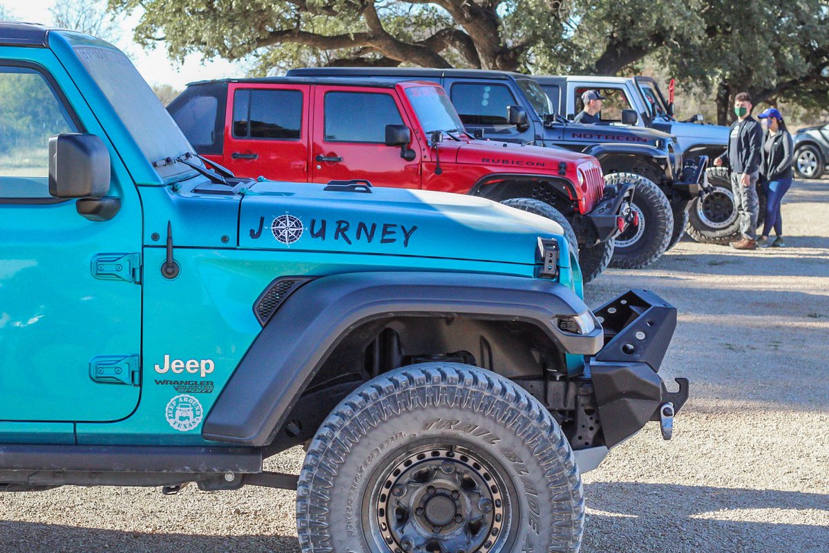 Happy Saturday y’all! Did you score and good Black Friday deals? Jeep related or non Jeep related, I want to hear!👇🏻