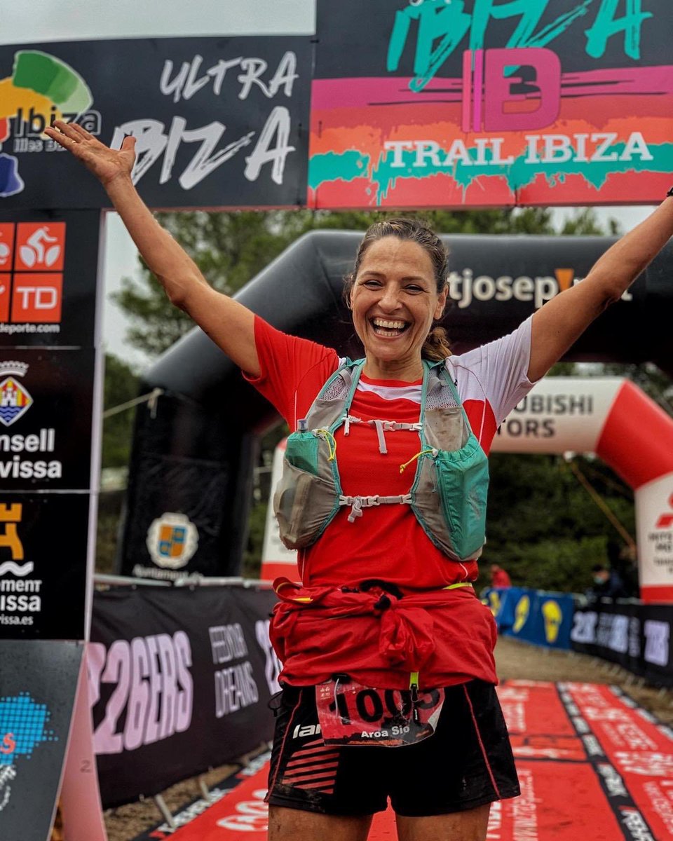 LandSports1's tweet photo. AROA SIO
@SioAroa gana el @3diasTrailIbiza - Ultra en 9h 23’ ⏱
Impresionante carrera de la gallega que acaba en el top 8 de la general 💪🏼 .
🥇 Grande Aroa 🙌🏼
📸 @albertjorquera
#landsports #landclothes #teamland #raceland #findyourland https://t.co/AActsqLnvK