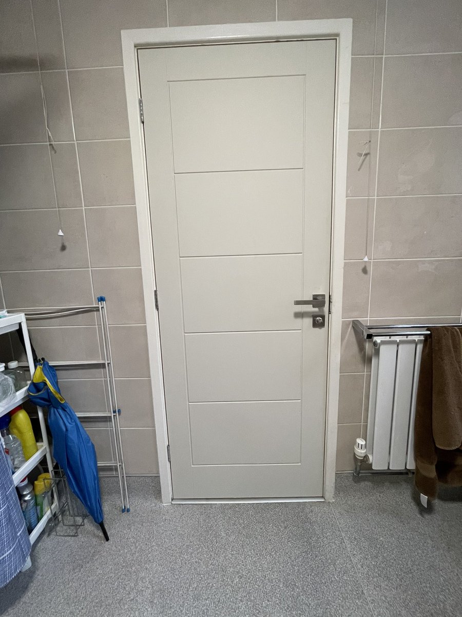 JwaBuilding's tweet image. Linear smooth glazed and linear smooth doors fitted today ☝🏻 Doors supplied by @howdensjoinery #nottinghamjoiner #howdens #doors   #doorsofinstagram #design #interiordesign #home #doorsoftheworld #porte #construction  #glass #interior #greatshots #wood #world #doorsworldwide