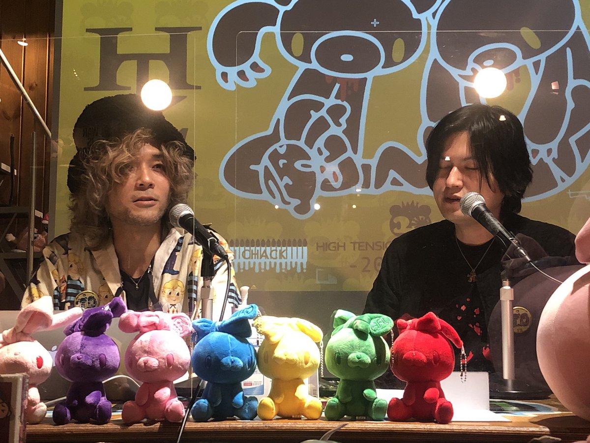 viviochan's tweet photo. 毎年恒例の今年も何かしら貰って帰りましたww
パパと車でお迎えに来てくれた息子が抱っこして帰りました🤗
ボードゲームはまだお披露目してないけど遊び方教えるぞ!👍#HTZ20 https://t.co/Wl4ppXkR16