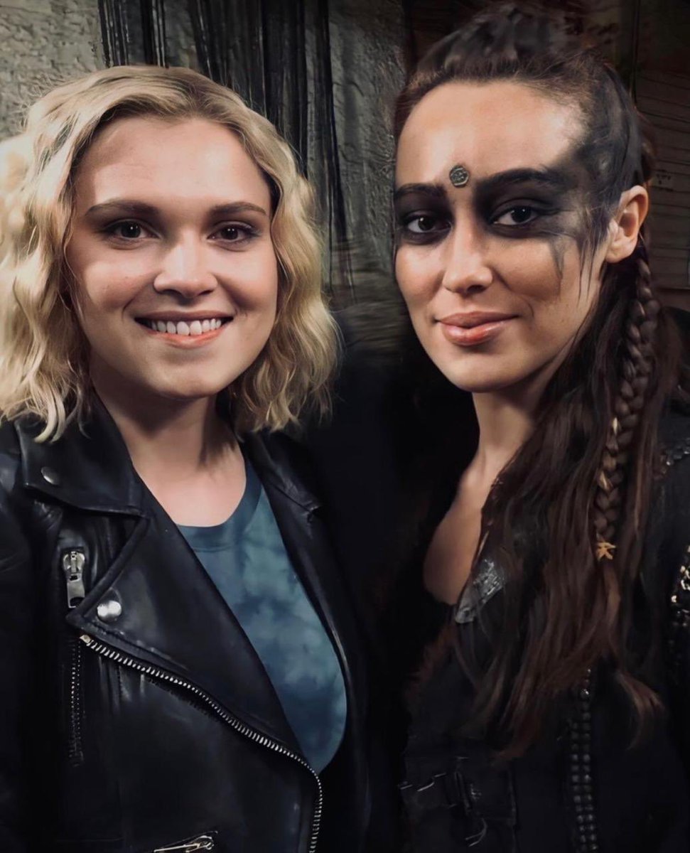 alyciascazzie's tweet photo. guys we got a clexa selfie in 2020 https://t.co/NCjscB2izz