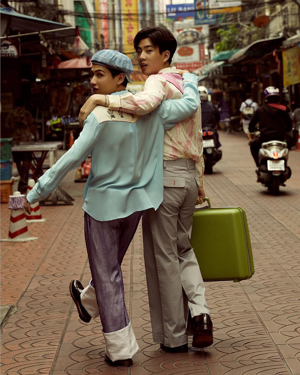 offguning's tweet image. they really are THAT couple, huh?