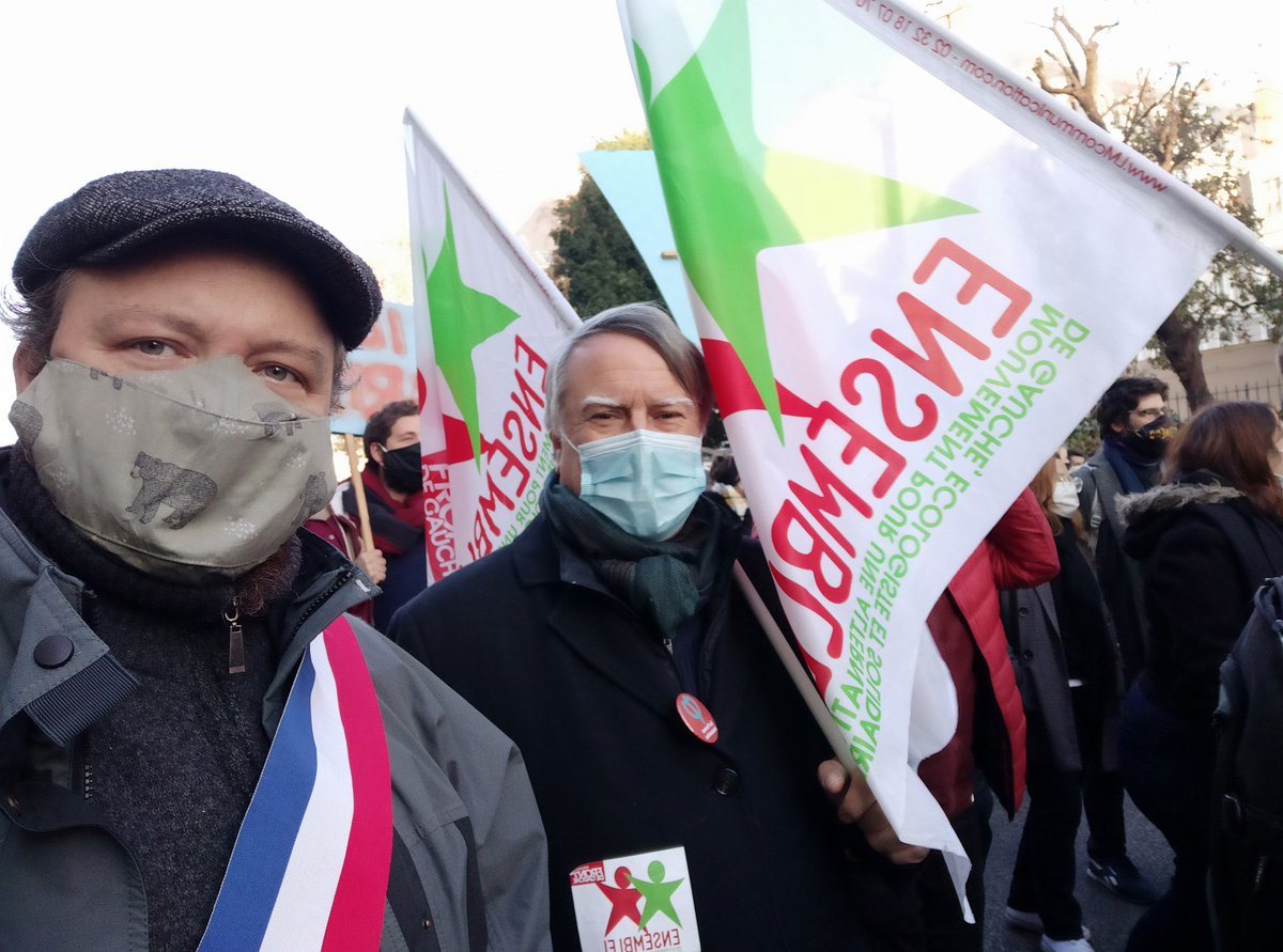 abkgrenoble's tweet photo. La joie de se retrouver ensemble, la colère de vivre le basculement dans un État sécuritaire au service du néolibéralisme le plus violent. Mais nous ne nous laisserons pas dominer, nous sommes les 99% : ce sont eux qui ne sont rien, soyons tout. #StopLoiSecuritéGlobale #Grenoble https://t.co/LkGxn2axvq