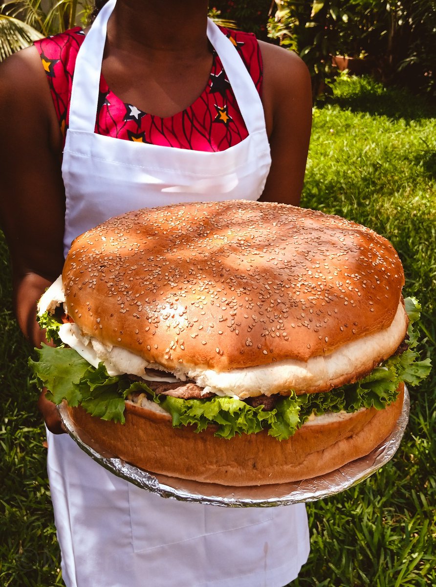 moenagarden's tweet photo. Aujourd'hui et demain chez c's factory venez prendre des parts de notre burger géant filet de bœuf x steak #carinesfactory #team228 #tgtwittos #TT228 😉 https://t.co/fQjJsbwT6z