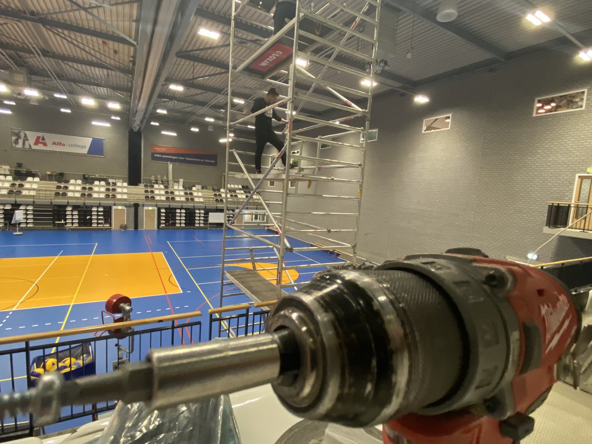 LycurgusVolley's tweet photo. 🏐💪🏻Vandaag worden de camera’s @360_SI @Alfacollege Sportcentrum opgehangen om, als er weer gespeeld kan worden, livestreaming @nevobo @volleybalnl van alle wedstrijden in de #volleybaleredivisie mogelijk te maken. #SAMEN. #Nedmag #Amysoft https://t.co/3ZZdzBe3aY