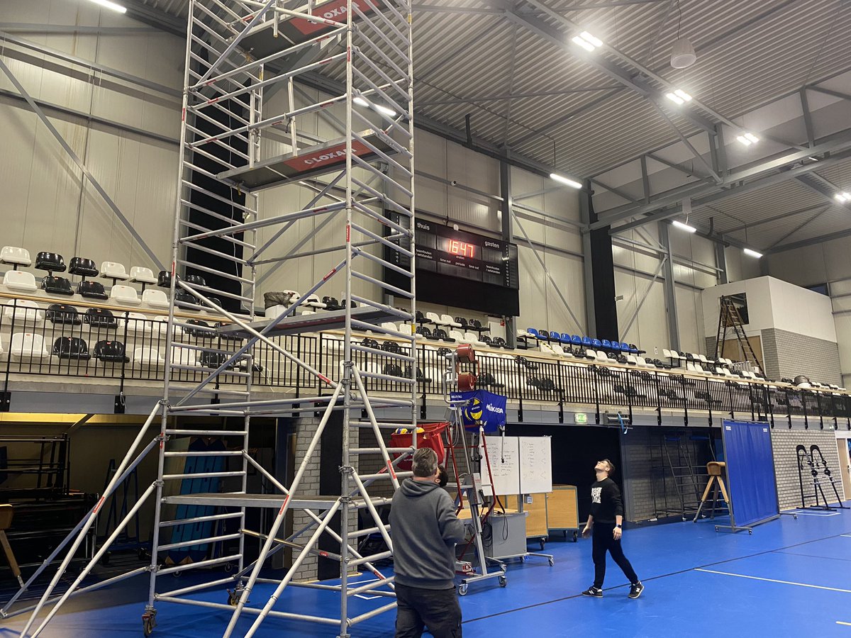 LycurgusVolley's tweet photo. 🏐💪🏻Vandaag worden de camera’s @360_SI @Alfacollege Sportcentrum opgehangen om, als er weer gespeeld kan worden, livestreaming @nevobo @volleybalnl van alle wedstrijden in de #volleybaleredivisie mogelijk te maken. #SAMEN. #Nedmag #Amysoft https://t.co/3ZZdzBe3aY