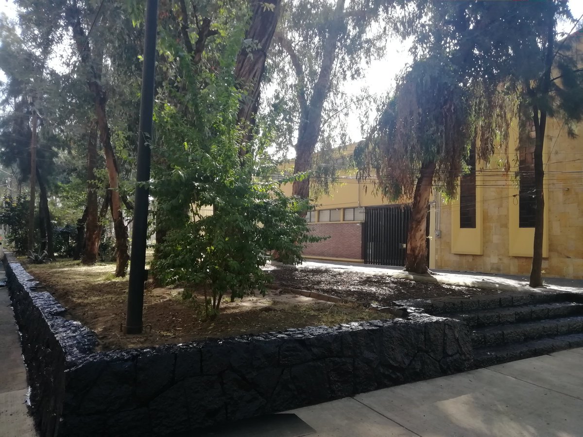 jorgerueda's tweet photo. Gracias por los trabajos de limpieza, jardinería, pintura e instalación de luminarias.
Desde Plutarco E. Calles, gracias.

@AlcIZTeAtiende @ClaraBrugadaM https://t.co/6NsjDEHWFe