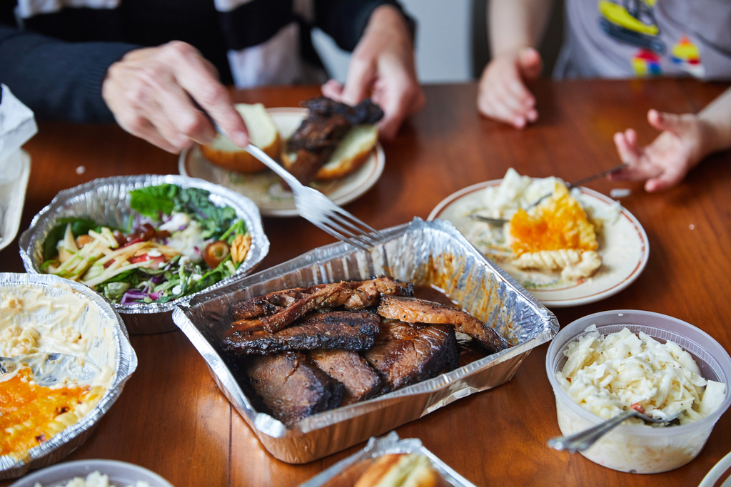 Already sick of Thanksgiving leftovers? Order one of our family meals for pick-up or delivery! Whether you're craving brisket or a fried chicken sandwich, we have a family meal for everyone! Order today: exploretock.com/frontierchicag…