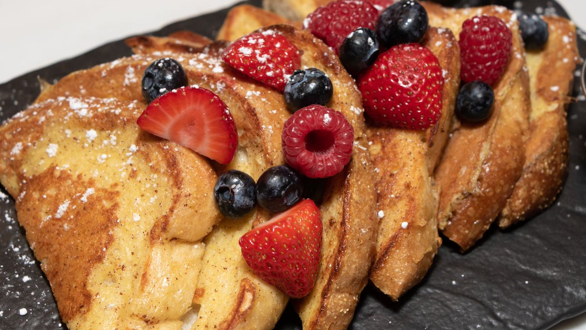 HarrahsVegas's tweet photo. Wake up winning on #NationalFrenchToastDay at #FultonST Food Hall 😍 #ComeOutandEat https://t.co/6uDjopIz9D https://t.co/lzchGRQSlR