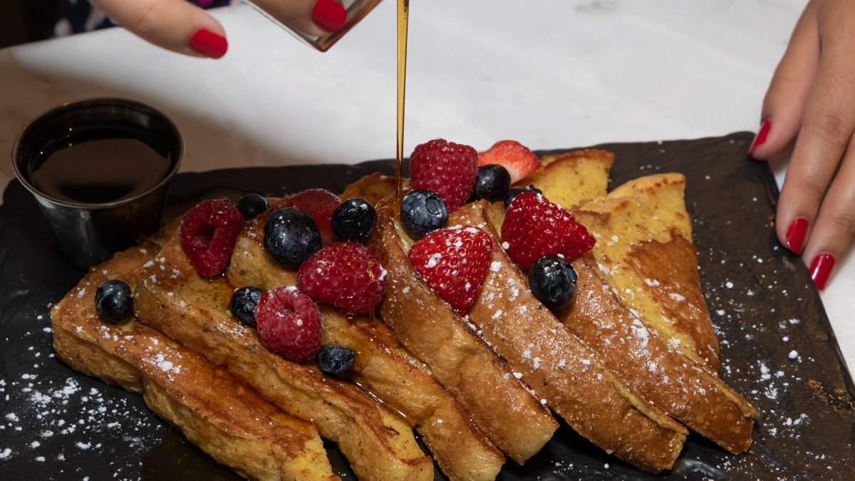 HarrahsVegas's tweet photo. Wake up winning on #NationalFrenchToastDay at #FultonST Food Hall 😍 #ComeOutandEat https://t.co/6uDjopIz9D https://t.co/lzchGRQSlR