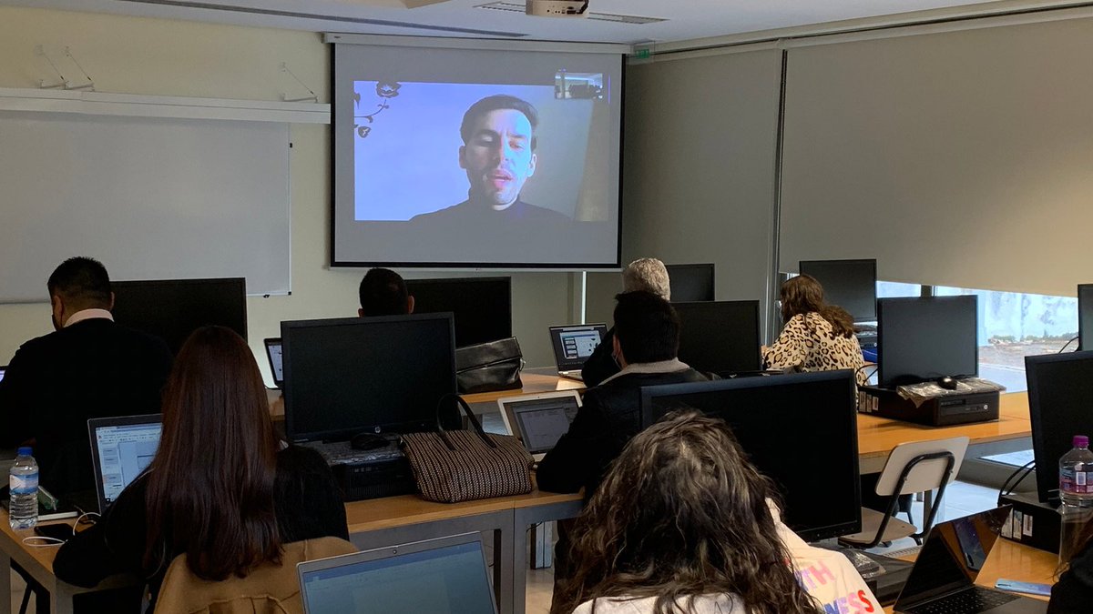 PGMKTDigital's tweet photo. PRIME DIGITAL GUESTS (33ª edição). Com a presença de Vasco Ribeiro, Professor Universitário e Autor do livro Etiqueta Moderna.
O orador convidado deu um excelente contributo para a discussão da Netiqueta.
#Netiqueta https://t.co/wsl0Ga9fPj