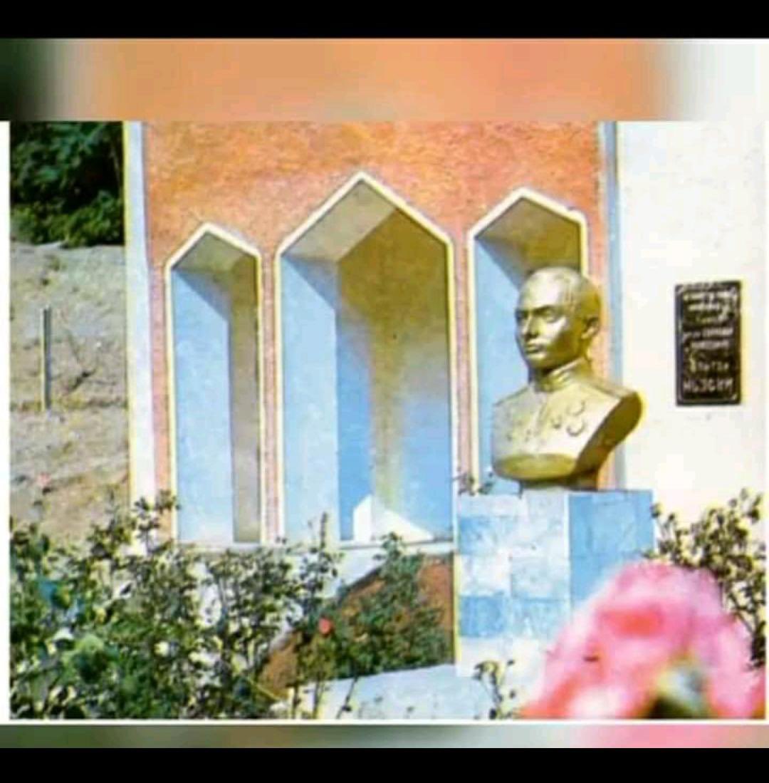 Rufat_Ahmadov05's tweet photo. The monument erected in memory of Hero of Soviet Union Jamil Ahmadov - before and after armenian occupation #StopArmenianVandalism #StopArmenianAggression https://t.co/hDMZrgvfho