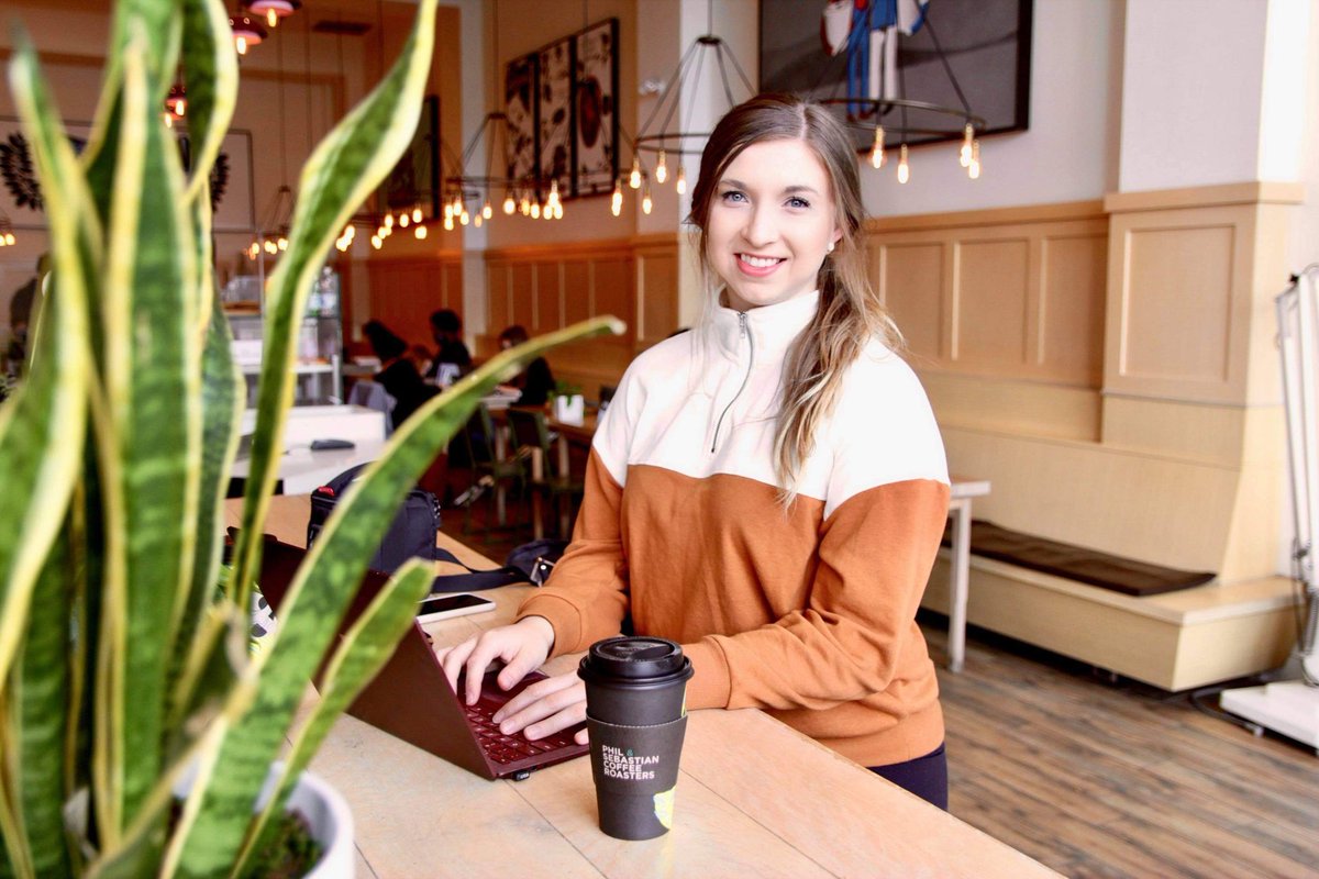 Social media marketing thoughts... A great photo will get you likes, but great copy will get you the sale! 

Retweet if you agree. ✨

#socialmediamarketing #sales #saturdaymorning