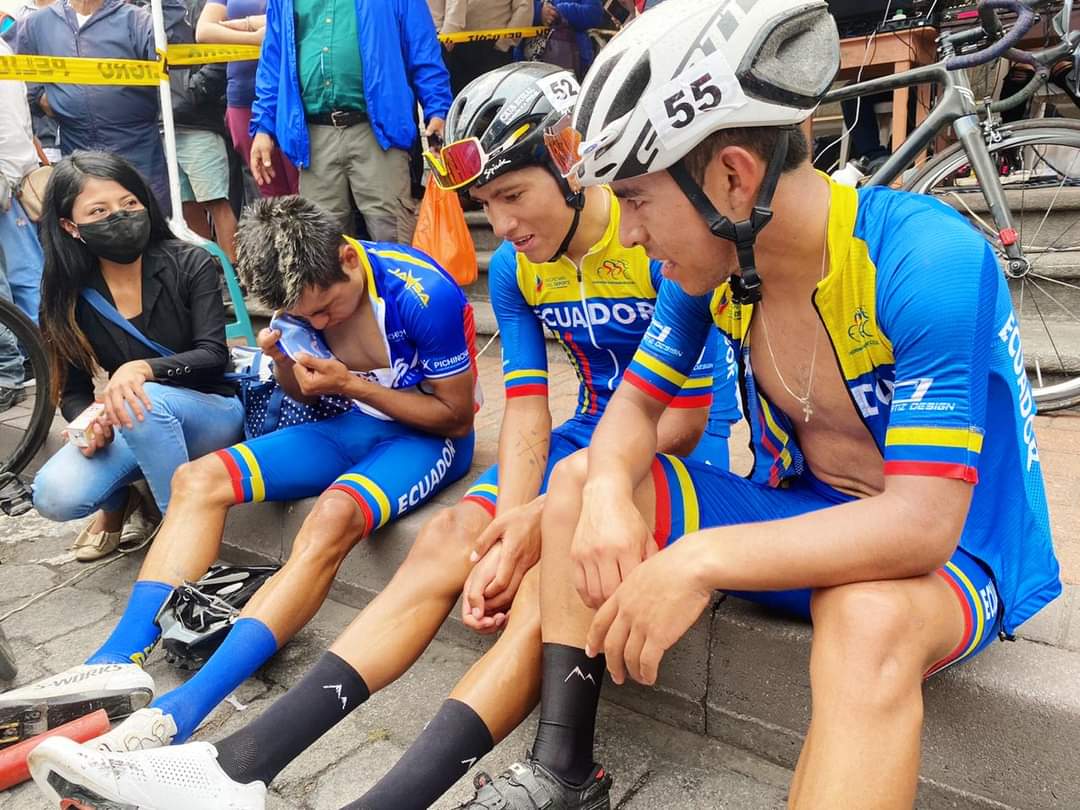 Yiacosan's tweet photo. #VCE2020
Gracias Campeones‼️
Jóvenes talentos Sub 23, que han representado al 🇪🇨, luciendo con hidalguía y calidad el jersey tricolor, siendo protagonistas en cada etapa 
#FuerzaSantiago

@santim0ntenegr0
@StevenHaro5 
@richardhuera425 
@benjaminth977 
@JoeFC11 
#JordanRodriguez https://t.co/0UNO7VKU9X