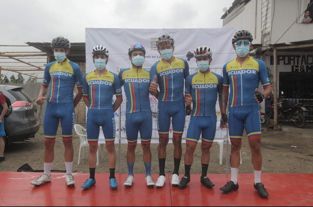 Yiacosan's tweet photo. #VCE2020
Gracias Campeones‼️
Jóvenes talentos Sub 23, que han representado al 🇪🇨, luciendo con hidalguía y calidad el jersey tricolor, siendo protagonistas en cada etapa 
#FuerzaSantiago

@santim0ntenegr0
@StevenHaro5 
@richardhuera425 
@benjaminth977 
@JoeFC11 
#JordanRodriguez https://t.co/0UNO7VKU9X
