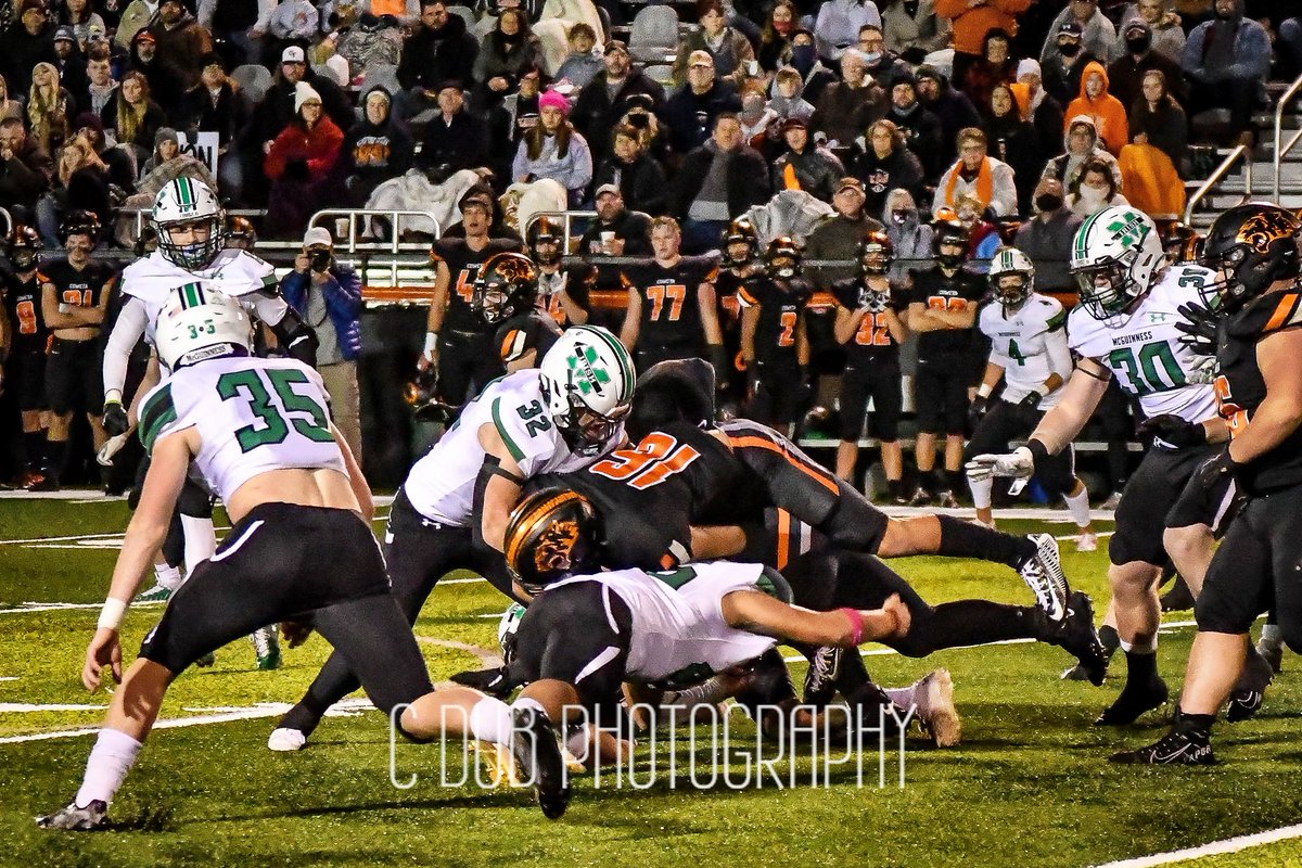 CDubPhoto405's tweet photo. Ask and you will receive! The Defense came to play last night holding one of the best offenses in the state to 12 points and only a few big plays.  Let’s keep the intensity guys! #bmchsokc #bmchsfootball #playofffootball #ossaa5aplayoffs @BMCHSOKC @McGuinness_FB https://t.co/upN7NL5q66