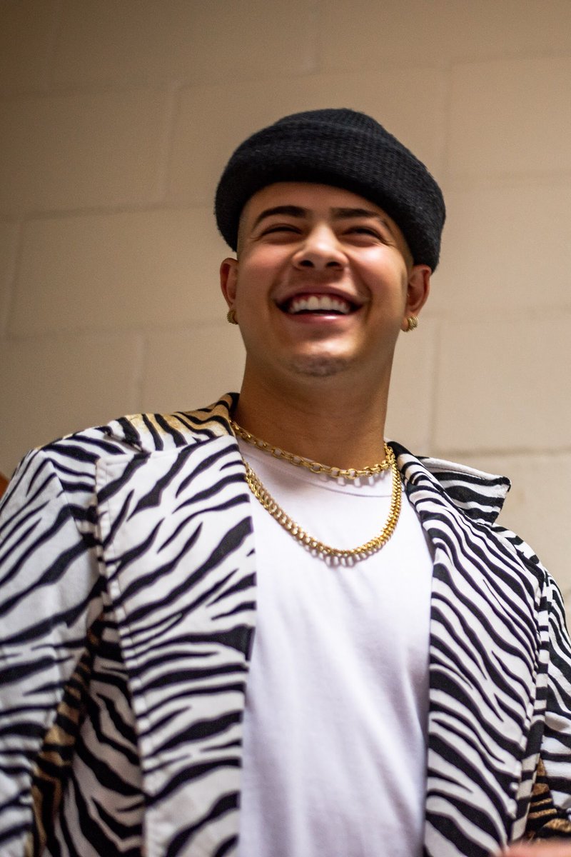 jottapeof's tweet photo. A cara de felicidade de quem lançou clipe novo 😍❤️ Eai, curtiram MENAGE? Pra quem ainda n viu, só clicar aqui: https://t.co/o8TEDeYomd https://t.co/B3UzoznkZL