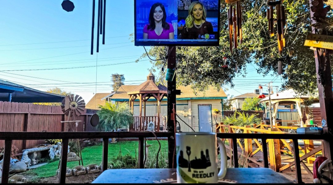 djimenez22's tweet photo. 🎵🎶"I really Cant Stay,,, i Gotta Get Away"🎵🎶 #BabyIsColdOutside 🎶
Catching up on News with @ABC30 #AmSaturdayMorningEdition with @VanessaABC30 @ShaylaABC30 @BriABC30 then getting ready for #SmallBusinessSaturday #ReedleyCa #ShopLocal @Reedley_Chamber https://t.co/M8BSr72zGQ