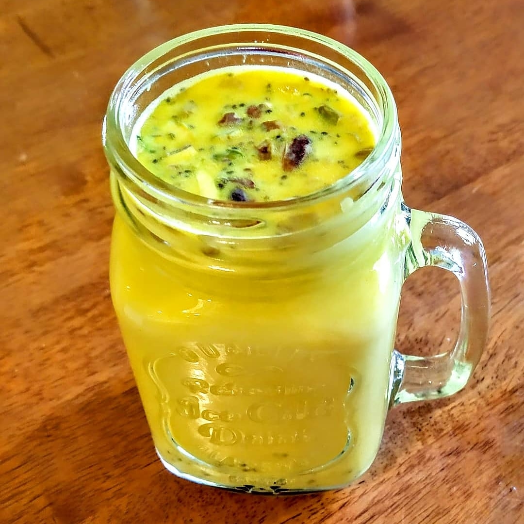 rozi_h14's tweet photo. Haldi doodh eller Golden milk!😍
#milk #TeaTime #recipe https://t.co/aYcDEW1O5A