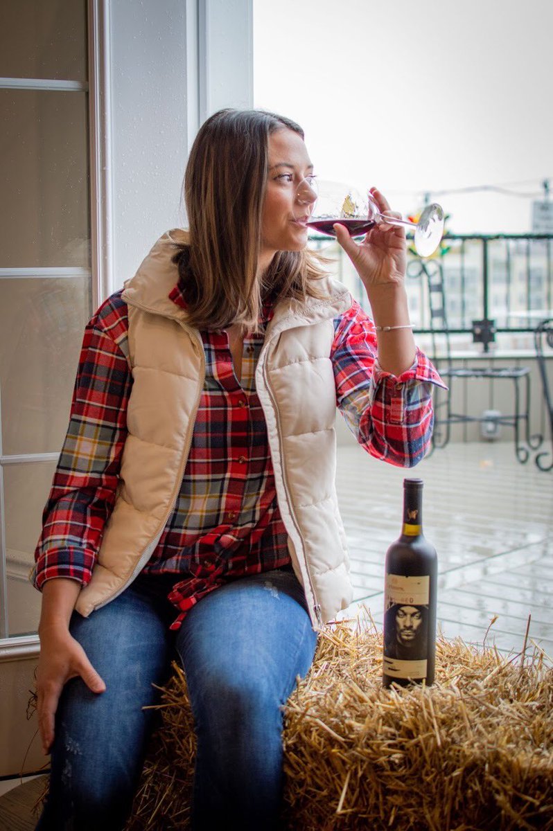 PWL12144's tweet photo. Glasses up! Snoop has put his stamp on this delicious Cali Red – a dark purple color, with aromas and tastes of candied cherries, blackberries and a fantastic blend. See you at our store!

#SimpleWineChoices #albany #rensselaer #Calired #19Crimes #caliRed https://t.co/ijdCuQgl70