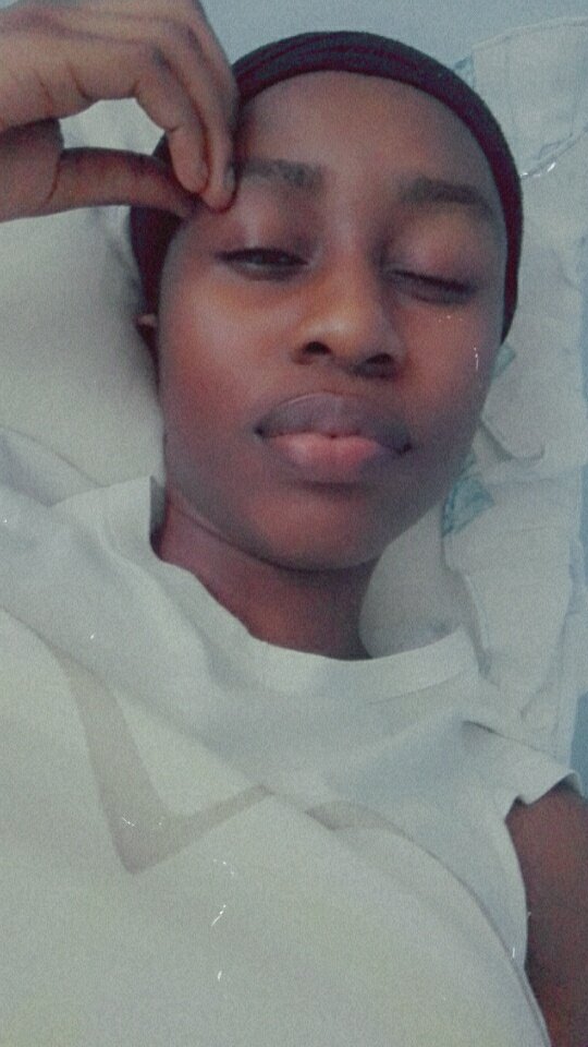 awholelottery01's tweet photo. Ndenge ndofitwa nemake up hanty 😂😂. Ndibatsireiwo nemalikes kanhai😁😁 https://t.co/ZGixi2ltmh