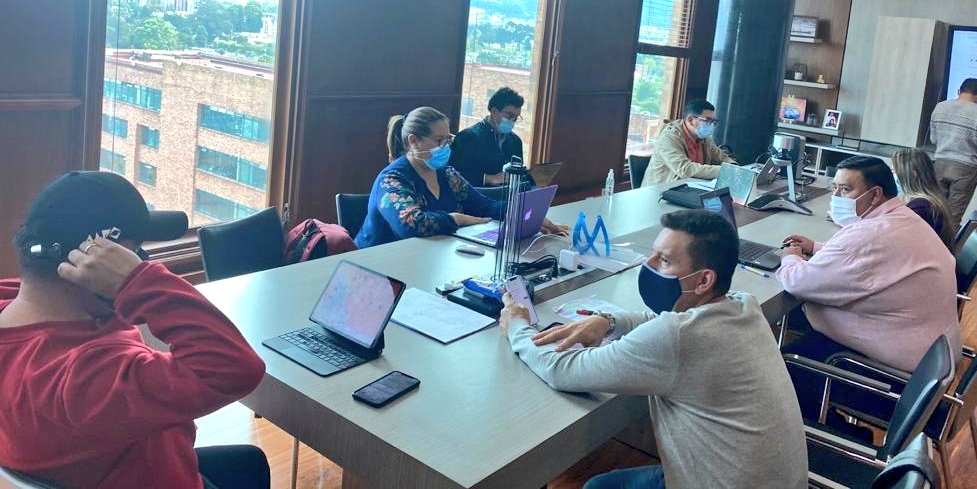nicolasgarciab's tweet photo. Hoy estamos trabajando desde la @CundinamarcaGob para empezar diciembre con convenios entre la Nación y el Departamento, que nos permitan continuar con el proceso de reactivación económica.
El trabajo no se detiene! 💪 https://t.co/8rv1ySM8iE