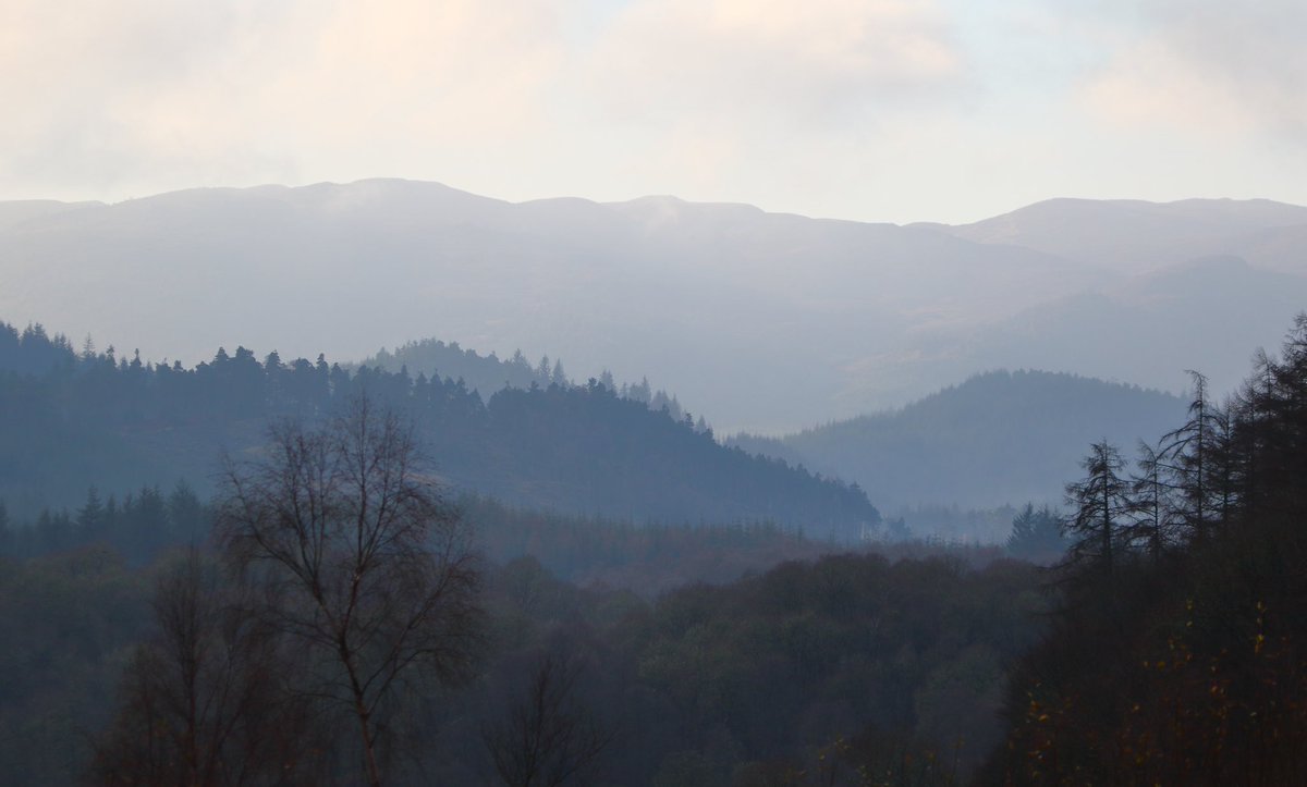 bsloan63's tweet photo. Weird light around and about today. #weirdlight @lomondtrossachs #goldenhour https://t.co/l0EsU5dvcw