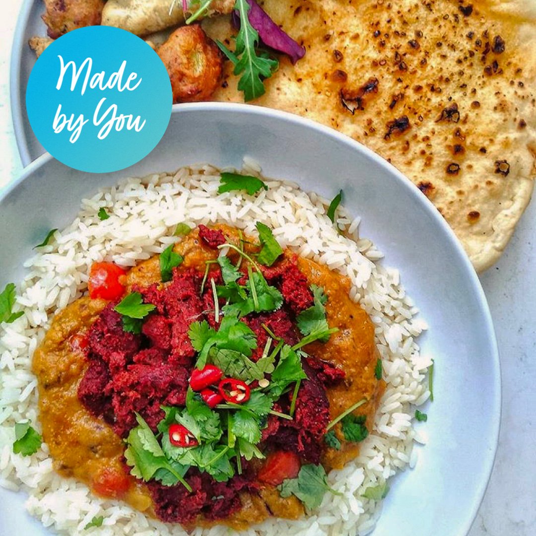 RiyasOriginal's tweet photo. This Spicy Indian Fakeaway is a perfect weekend treat!

@myvegandiary has made this delicious comforting curry using Riya's Tandoori Masala Spice Mix and our Spicy Naan Bread!

Add protein and vegetables of your choice, season with our Spice Mix and top with chilli and coriander. https://t.co/LIMblThZdB