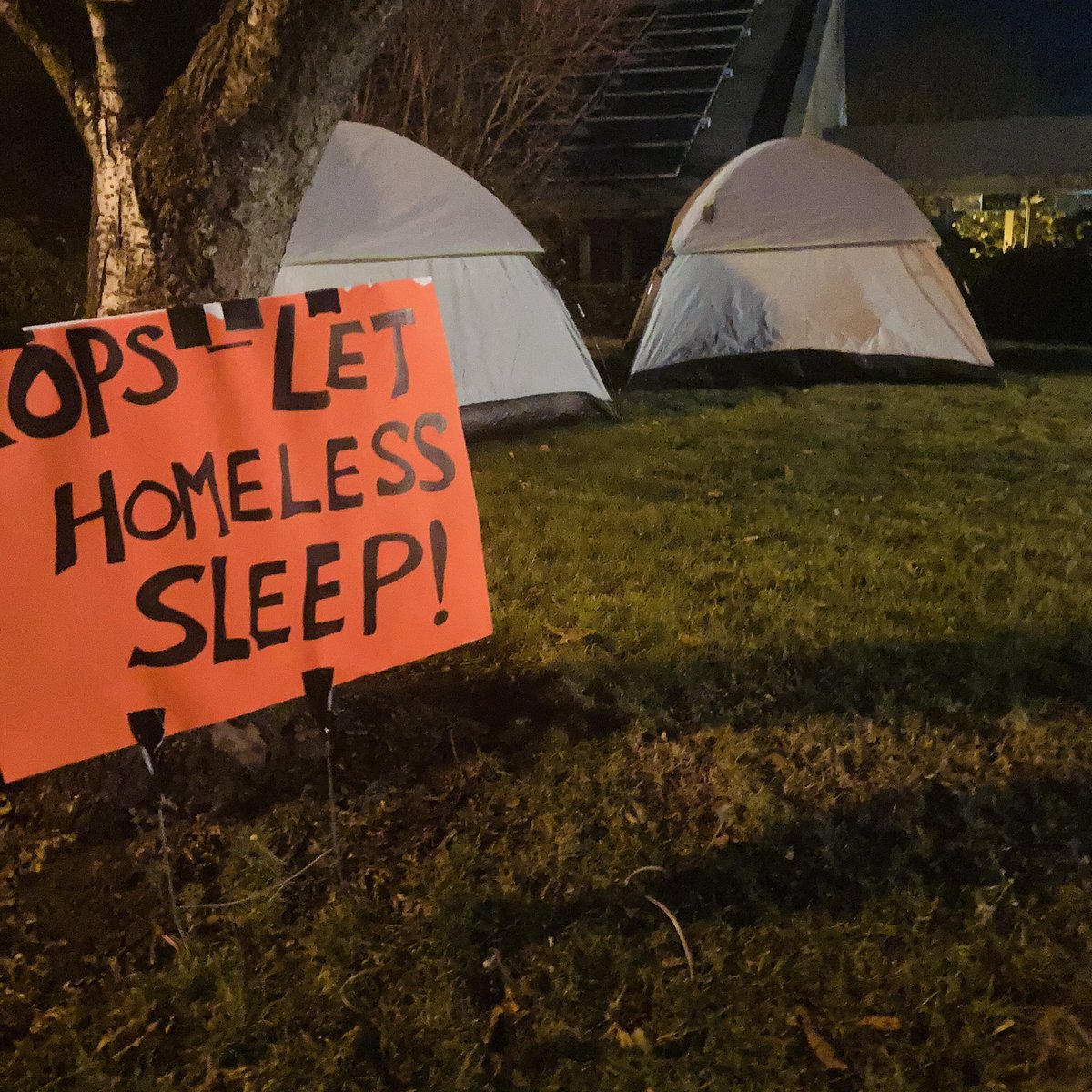 stabbinwagonmfr's tweet photo. A 24 hour eviction notice at the second location was served expiring at 5am, so our unhoused organizers decided to move last night...onto the lawn of #AshlandPoliceDepartment! #APD #StopTheSweeps #HousingNow #HousingIsAHumanRight #StopTheRaids #HousingFirst https://t.co/C3muDeNu5S
