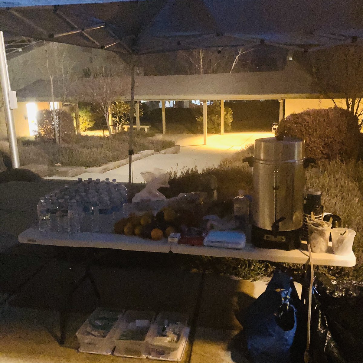 A 24 hour eviction notice at the second location was served expiring at 5am, so our unhoused organizers decided to move last night...onto the lawn of #AshlandPoliceDepartment! #APD #StopTheSweeps #HousingNow #HousingIsAHumanRight #StopTheRaids #HousingFirst