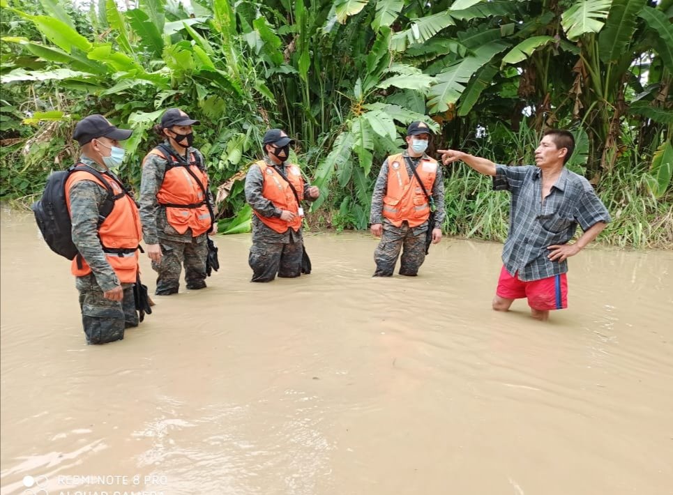 Cosedemilgt's tweet photo. La participación de la #MujerMilitar del @Ejercito_GT en desastres naturales es activa, decisiva y humanitaria. @CentroDeGob, @SEPREMGUATEMALA #FuerzaGuate. https://t.co/i5WoykHvlA