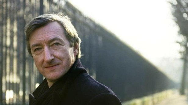 Filosofandopor1's tweet photo. ¿Preferirías amar más y sufrir más, o amar menos y sufrir menos? Esa es la única cuestión.

— Julian Barnes.

#filosofandopor1 #filosofía #filosofia #julianbarnes #amar #amor #filosofíadevida #sufrir #pensamiento #frase #cita #reflexión #opinión #conocimiento https://t.co/uyaB3aKTpF