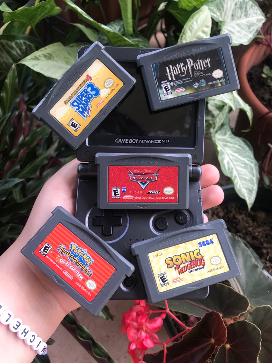maldrete15's tweet photo. @andy1596 @Sandy_Silvera @AEMP_UP Mi regalo soñado de niña era un Gameboy Advance SP #retoAemp #reto35 https://t.co/iIxUOtMQFa