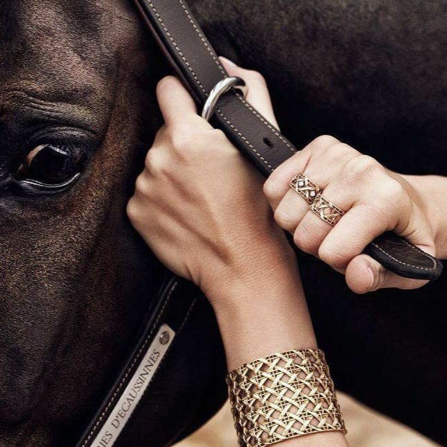 تدري وش البوح لا قالوا  البوح
 البوح ماهو كلمتينٍ وهاشتاق

البوح ناتج قسمة الروح في روح
في جدول العشاق من كثر الاشواق💞