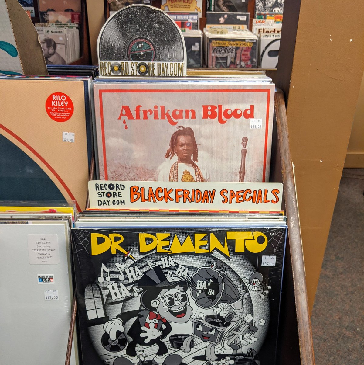 Rec_Collect's tweet photo. Our RSD Black Friday remnants are now available online. More info can be found at https://t.co/JtVzE8tGWp. Thanks to everyone who came out yesterday to look through records!

We are open 10-7 today and 12-5 tomorrow. Happy #SmallBusinessSaturday ! ❤️ https://t.co/mphY2Eewj6