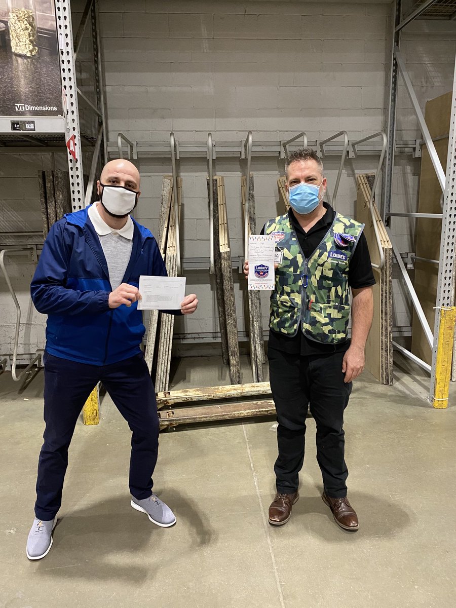 ⁦@AlexStempovschi⁩ from the regional staff recognizing our team today for some awesome customer service!! ⁦<a href="/BenitoKomadina/">Benito.Komadina@Lowes</a>⁩ ⁦@LauraG813R1⁩