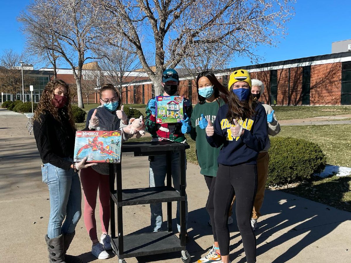 ahswarriors's tweet photo. Come out a donate a toy for the toy drive. Today and next Saturday from 10-12. Donations accepted as well. @ArapActivities @arapstuco https://t.co/YgEBKTXONg