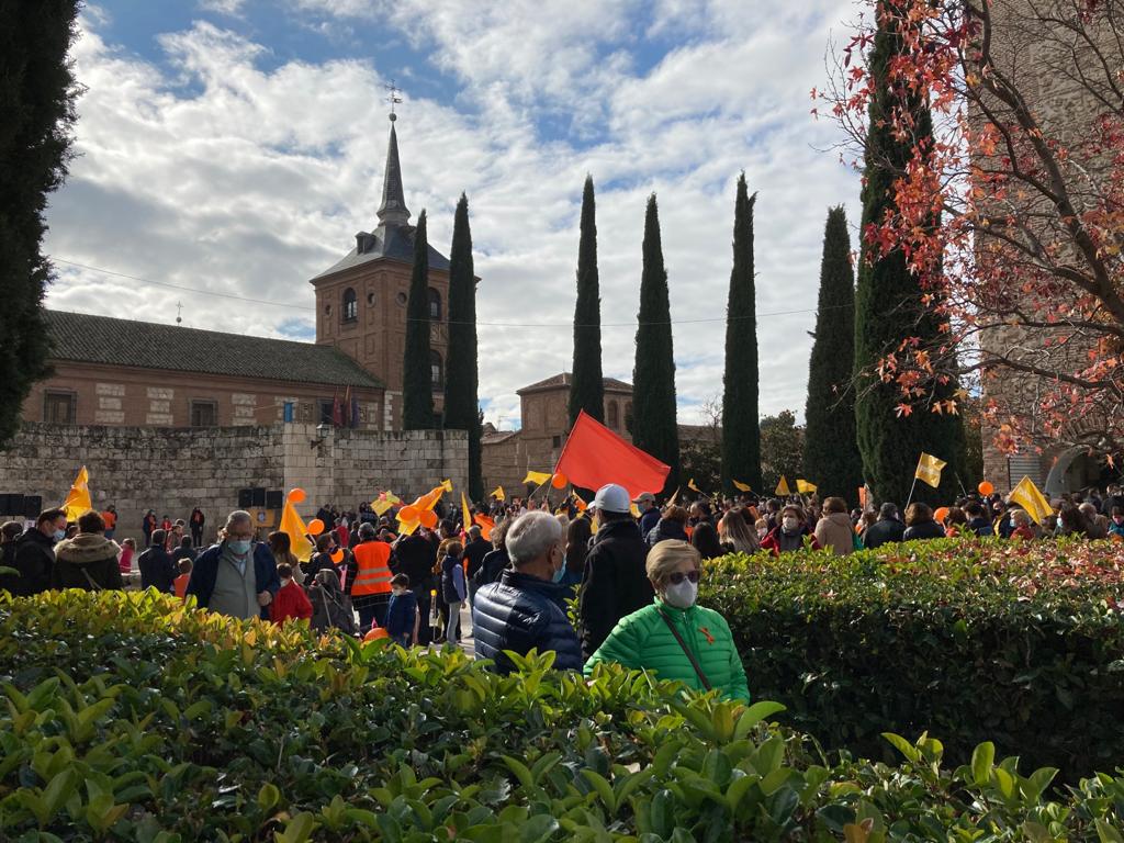 SILoyolaAH's tweet photo. Las familias de los diferentes Colegios Concertados de Alcalá de Henares se han reunido hoy en defensa de una escuela de todos y para todos.
🧡🧡 🧡
@MasPlurales
#StopLeyCelaá
#SacaElColor
#MasPlurales https://t.co/wyzQKyYlyR