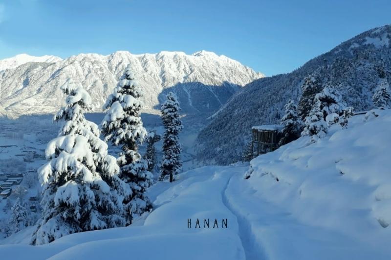 hananKhn's tweet photo. Kalam #snow #kpk #swat #snowfall https://t.co/liYfmLt9tu