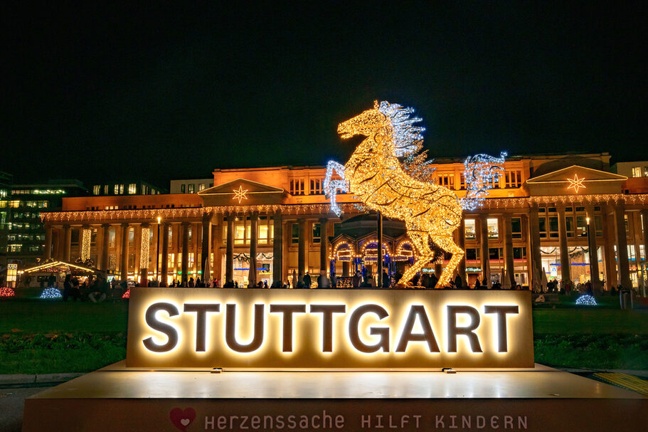 Klaus_Bernhard's tweet photo. Stuttgart leuchtet zum #Advent2020 .
Es gibt zwar keinen Weihnachtsmarkt aber die Adventsbeleuchtung ist schön. #Stuttgarttweets
Bildquelle: https://t.co/9N3OJdEyD2 https://t.co/9fGH4oQRUG