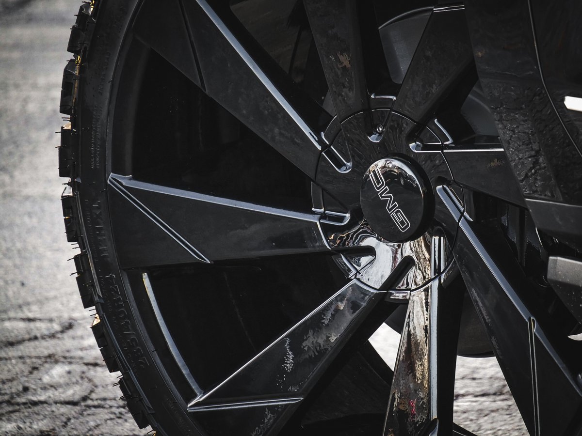 DaveSinclairGMC's tweet image. Black as Knight. 

New from our Dave Sinclair Customs team. 

Check out the full album here: bit.ly/3mtOyvq

Shop this vehicle here: bit.ly/3mgRlrZ

#customvehicle #customtruck #customsuv