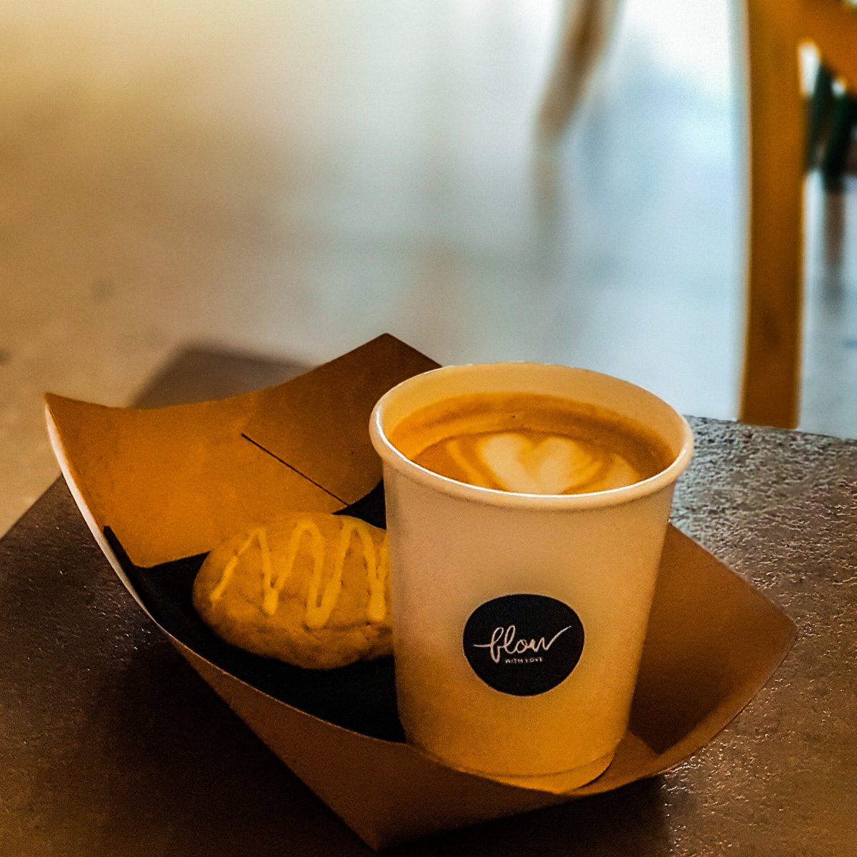 jdol_yomk's tweet photo. فلو قهوة و مجتمع - Flow coffee &amp; Community 
راح تتنفس القهوة و الورود 🌼
#الرياض  - حي العقيق 
@FlowCoffeesa https://t.co/aYWGUxP0Vt