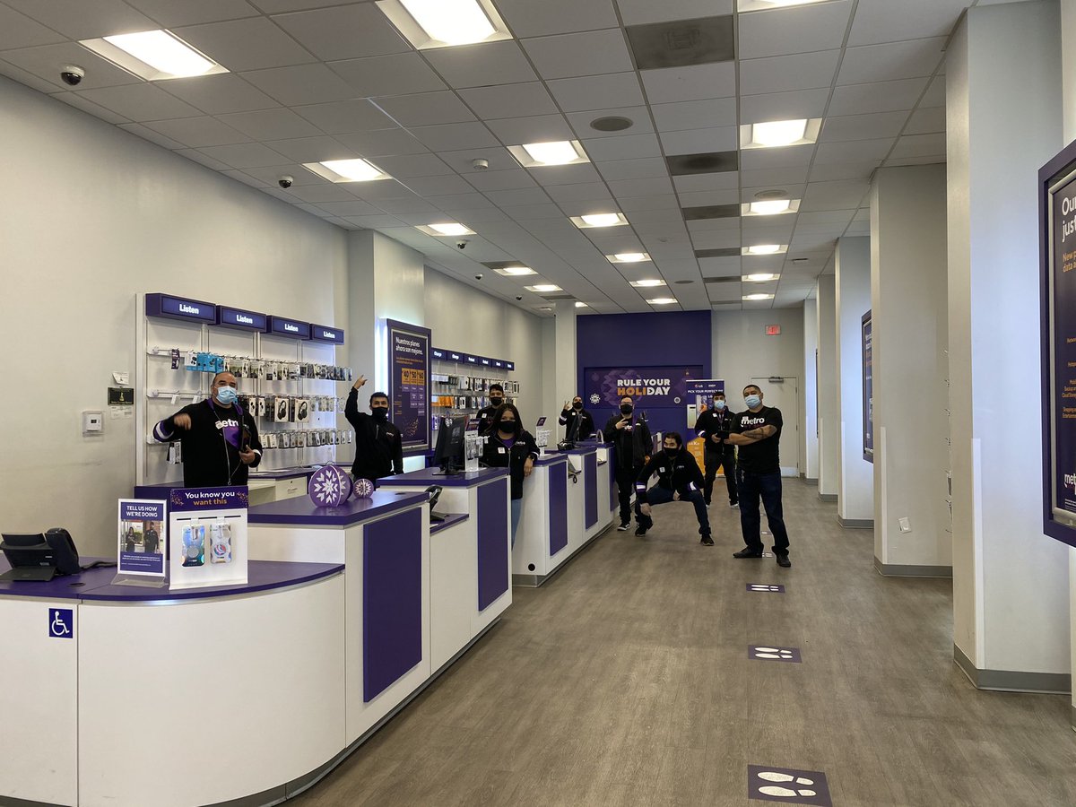 BryanRo00's tweet photo. Team MacPark had a successful Black Friday and ready for Day 2!!! #SAP3080 #MacPark #WestIsBest https://t.co/mStqd1XiCi