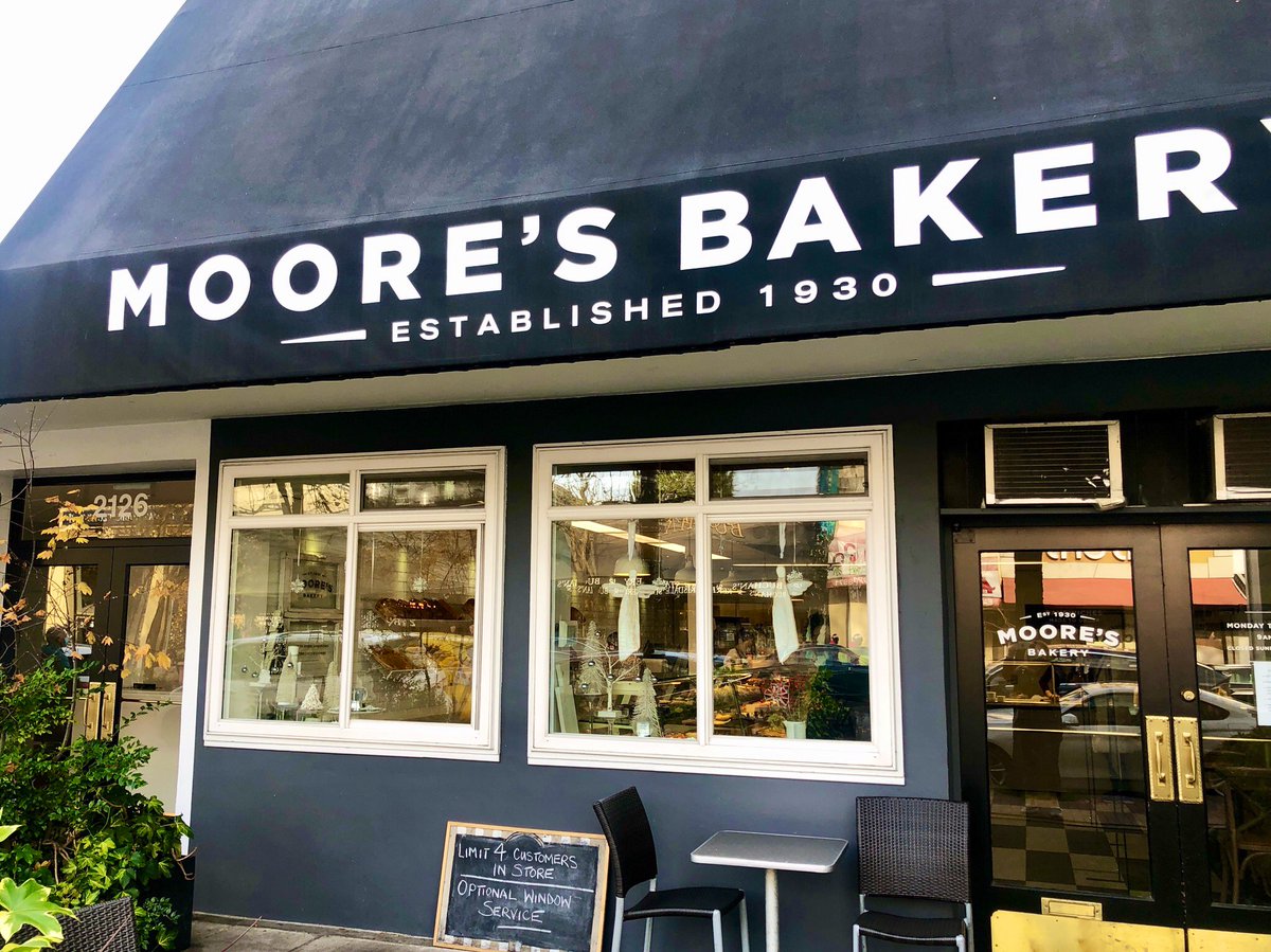 KerrisdaleKBA's tweet image. Sunny Saturday morning - see you in Kerrisdale! 🌞 Moore's for coffee &amp;amp; Christmas goodies. 🎄 #kerrisdale #openwithcare #mooresbakery #supportlocal #SaturdayMorning #kerrisdaleKBA