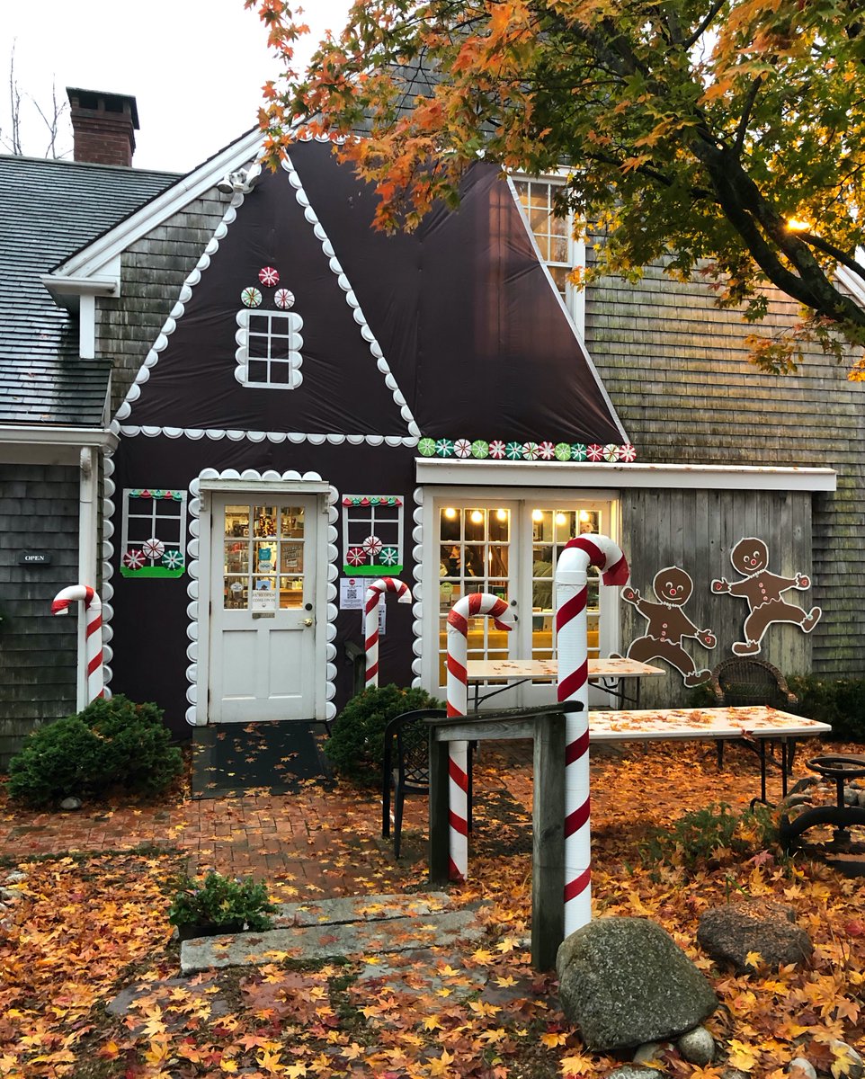 nhdwrites's tweet photo. I am pretty darn sure Santa actually lives here! If your looking for my book, A Life Suspended - I just dropped off more copies!!! #titcombsbookshop #Sandwichma #shoplocal #buylocal #indiebookstore #alifesuspended #capecodauthor #holidays #holidaygifts #gingerbreadhouse #santa https://t.co/AcIMJbwHEe