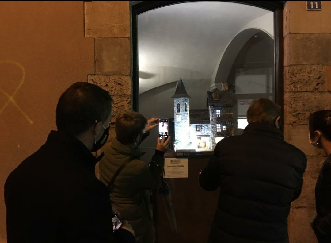 lciuro's tweet photo. Tarda amb la @pessebresSBD. Ni la pandèmia evitarà que un any més gaudim d'aquestes meravelles artesanals. 
Enguany n'hi ha més de 40 exposats arreu de comerços de tota la ciutat
Felicitats per la bona idea!
#Sabadell 
#FaNadal
#Cultura https://t.co/NAQ3Nxm2pa